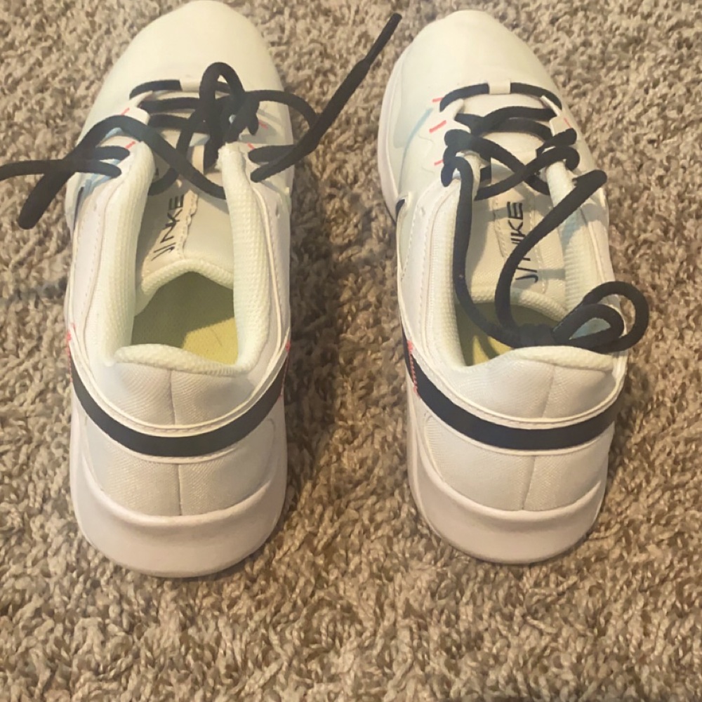 nike athletic shoes